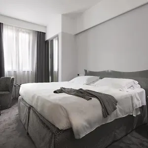 **** Otel Berna İtalya